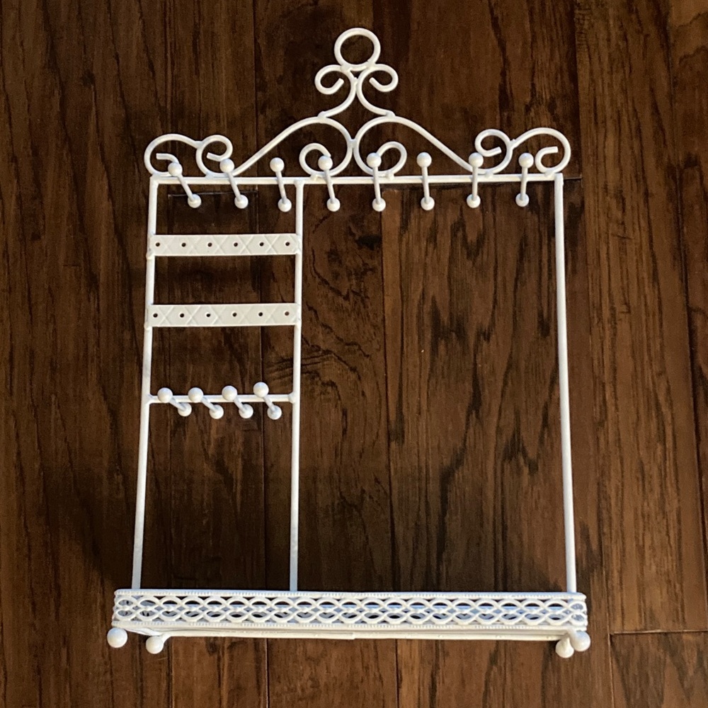 White Metal Jewelry Organizer